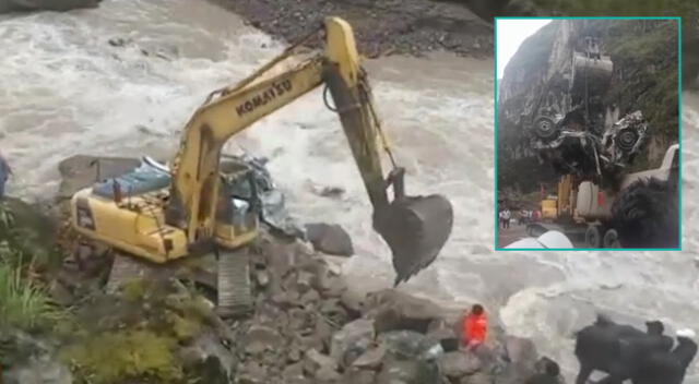 Pasajeros de minivan caen a río en Puno y se desconoce sus paraderos.