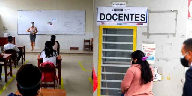 Los docentes este año reciben un aumento en su remuneración.