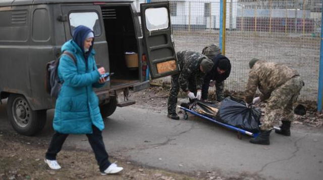 Los muertos en Ucrania siguen aumentando tras los constantes bombardeos de los rusos.
