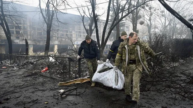 Los ataques a la capital ucraniana no paran pese a acuerdo de alto al fuego por razones humanitarias.