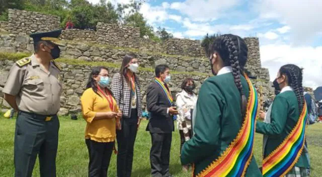 Día Internacional de la Mujer: dos adolescentes son alcaldesas por un día en Machu Picchu