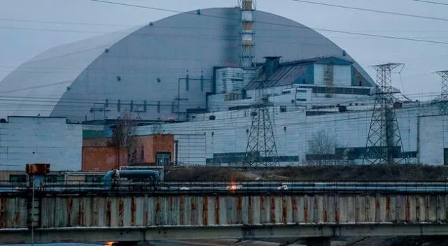 Vista general que muestra la estructura New Safe Confinement (NSC) sobre el antiguo sarcófago que cubre el cuarto reactor dañado en la planta de energía nuclear de Chernobyl, Ucrania, 22 de noviembre de 2018.