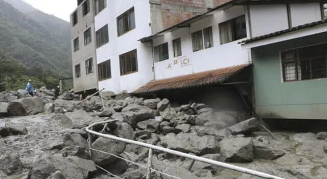 Edificio quedó en ruinas por huaico ocasionado por intensas lluvias.