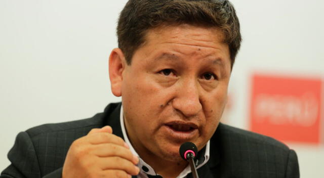 Guido Bellido, congresista de Perú Libre, no sabía que estaba prendido su micrófono.