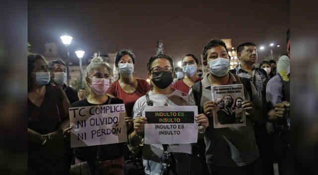 Familiares de víctimas en el gobierno del dictador Alberto Fujimori, protestaron por su liberación.