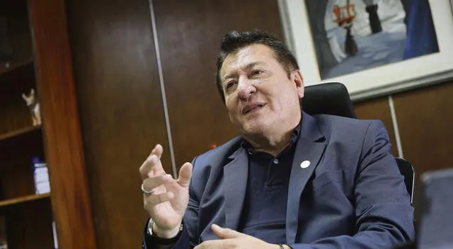 Hugo Chávez renunció en medio de criticas de su gestión.