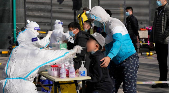 China enfrenta uno de los peores rebrotes de COVID-19 desde el inicio de la pandemia.