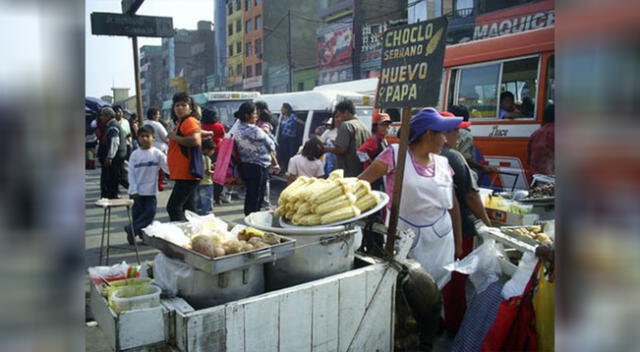 Vendedores de “los agachaditos” incrementan el precio de sus comidas en la capital.