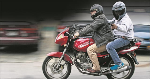 Dos hampones en Chorrillos a bordo de moto lineal balearon a transeúnte por robar celular de alta gama.