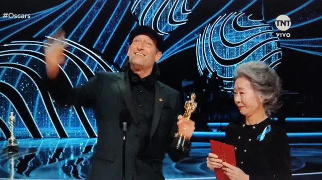 Troy Kotsur gana premio “Mejor actor de reparto” por “CODA” en los Premios Oscar 2022.