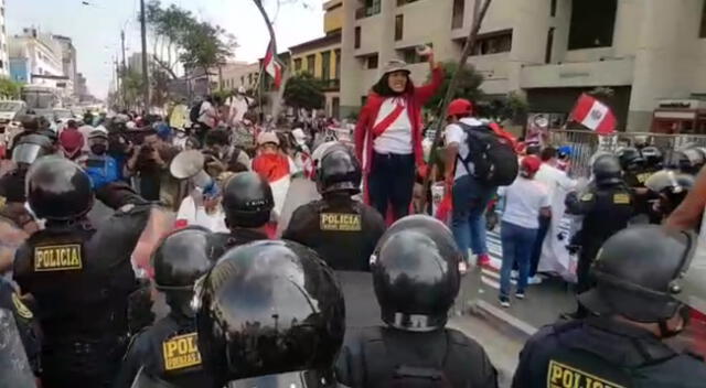 Manifestantes provacancia estuvieron reclamando la salida de Pedro Castillo del gobierno.