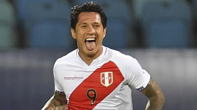 "Lapadula te beso los pies": usuarios celebran gol del Bambino ante Paraguay