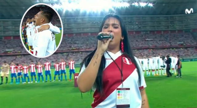 Daniela Darcourt entonó el himno nacional en partido clave para Perú.