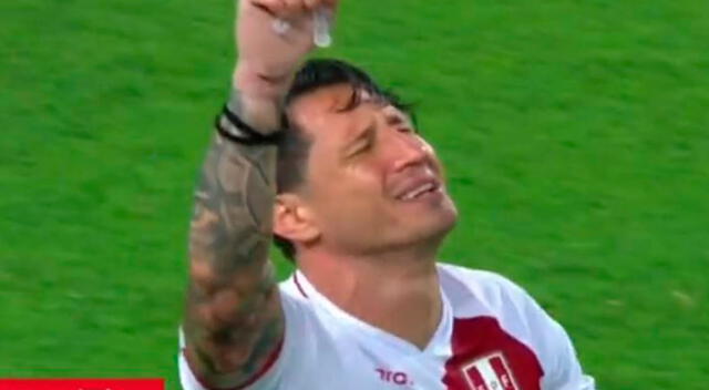 Gianluca Lapadula se emocionó  en el Estadio Nacional