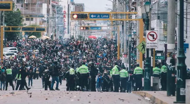 Manifestantes agrícolas aún continúan protestando en las calles de Huancayo.