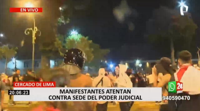 Reportero junto a su camarógrafo sufrieron agresiones de los manifestantes.