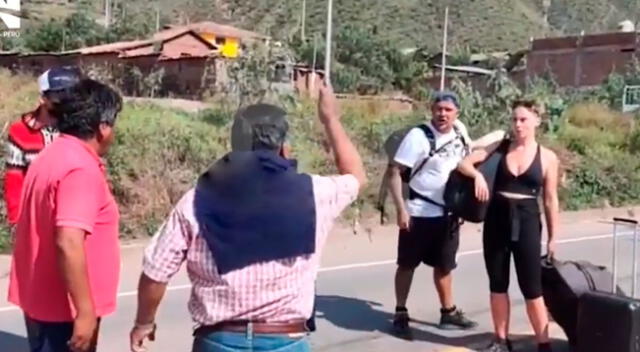 Turistas son agredidos por manifetantes en el Cusco.
