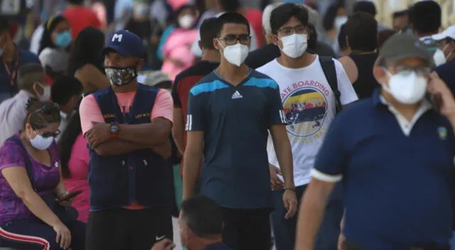 Uso de mascarilla dejará de ser obligatorio en regiones que cuenten con el 80 % de la tercera dosis.