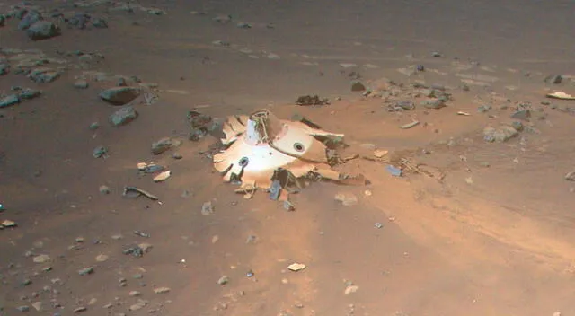 El helicóptero de la NASA capturó imágenes de las ruinas de una nave espacial incrustados en la superficie del planeta rojo.