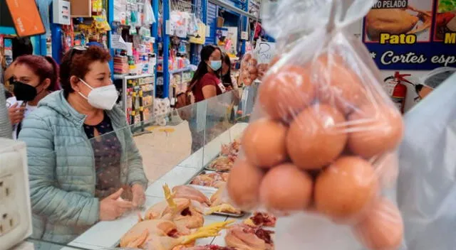 Comerciantes y compradores no ven reducción de los precios de los alimentos de primera necesidad.