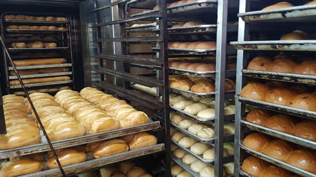 El pan es el alimento indispensable en el desayuno de todo peruano.