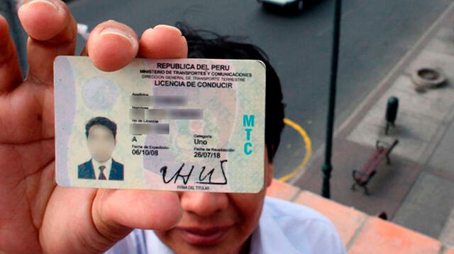 La licencia de conducir es necesaria para circular por las vías del Perú. Foto: Andina