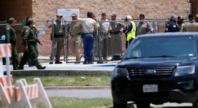 El hombre armado ingresó a la escuela a través de una puerta trasera.