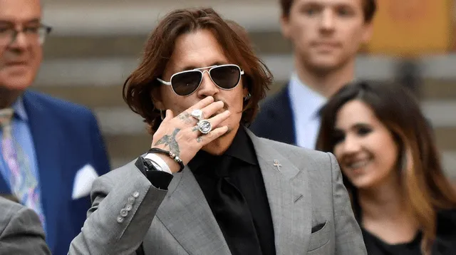 Johnny Depp agradecido con sus abogados tras conocer decisión final del Tribunal.