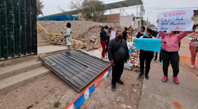 VES: pared de colegio colapsa minutos antes del inicio de clases [VIDEO]