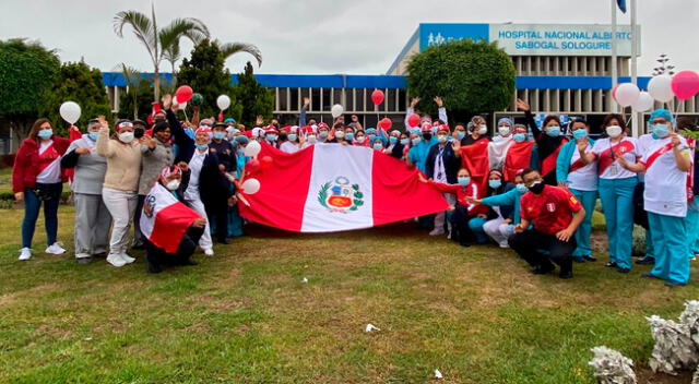 Perú vs Australia: médicos del Hospital Sabogal hacen un alto a sus labores para alentar a la selección [VIDEO]