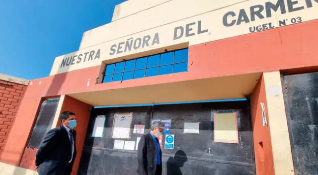 Un representante de la Municipalidad de San Miguel se aproximó hasta las instalaciones del colegio, donde conversó con el subdirector para recibir mayor información sobre este caso.