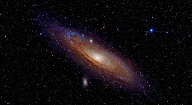 Nos sepera dos millones de años luz de Andrómeda.