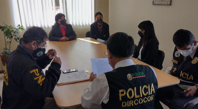 Agentes policiales ingresaron a varias oficinas y los almacenes para recabar información.