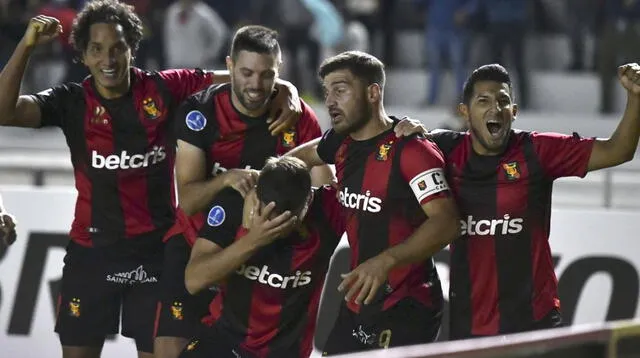 Celebración de los jugadores del FBC Melgar durante un partido en la Copa Sudamericana 2022