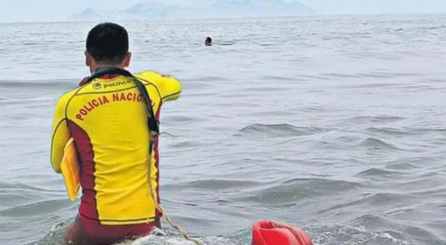 Tumbes: salvan a dos bañistas de morir ahogados en playas