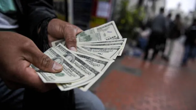 Conoce cuál es el precio del dólar en Perú hoy, domingo 3 de julio del 2022. Foto: AFP