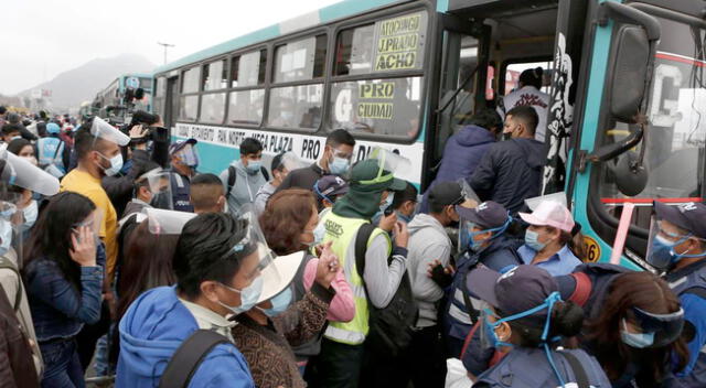 Anuncian paro de transportistas urbanos en Lima.