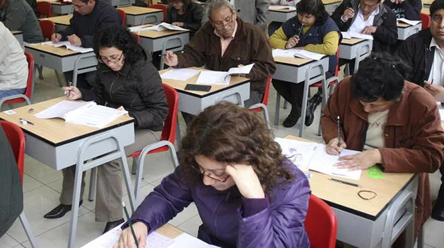  El Ministerio de Educación suspendió el cronograma para acceder a la Carrera Pública Magisterial. Foto: La República   