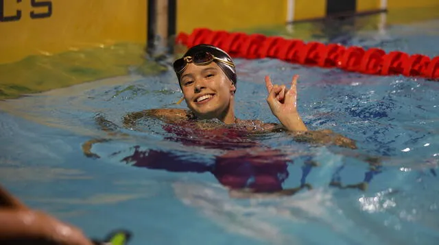 nadadora Alexia Sotomayor en 200 metros espalda ganó medalla de plata