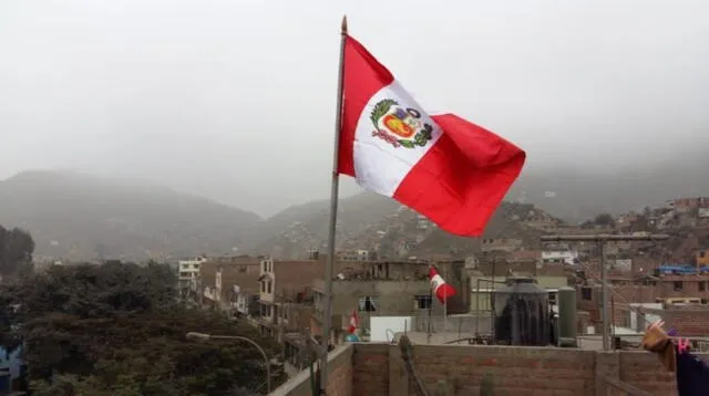 Conoce en esta nota por qué es importante colocar la bandera del Perú. Foto: difusión