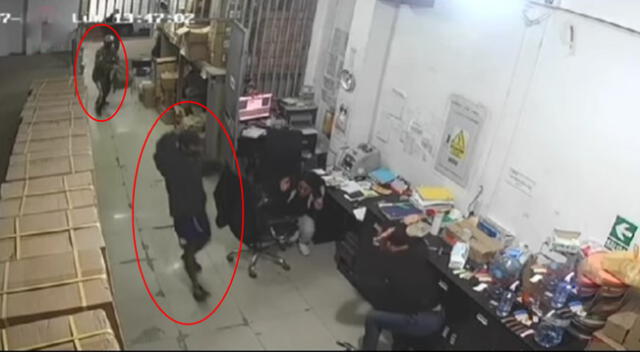 Delincuentes con armas roban 20 mil soles de empresa en VES [VIDEO]