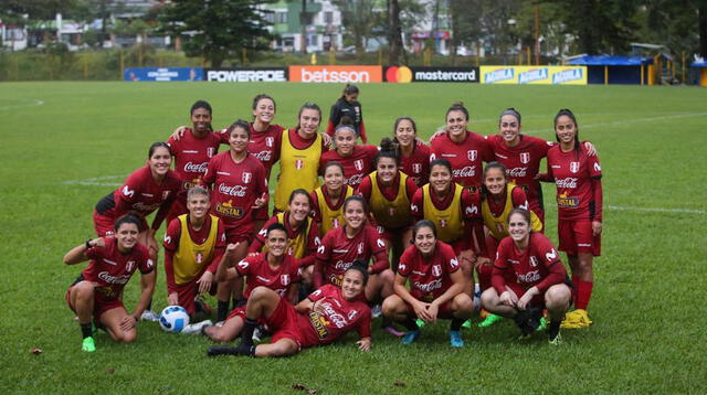 Ni la lluvia detiene el trabajo de la selección peruana.