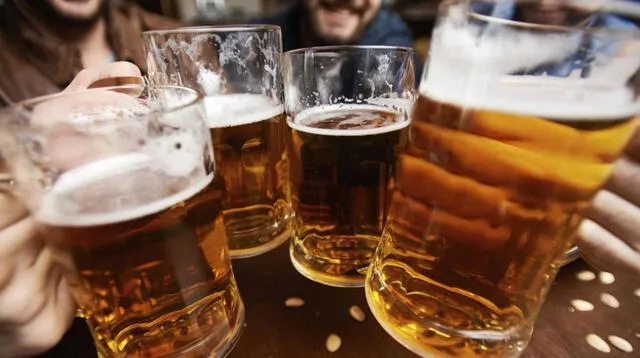 Ingerir alcohol en una reunión es inevitable, pero lo que de puede evitar son sus efectos.