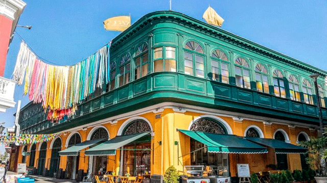 El Monumental Callao se destaca por sus atractivas casa y restaurantes. Foto: Foto: Facebook Monumental Callao