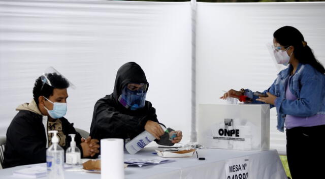 Los miembros de mesa deben tener un grado de instrucción.