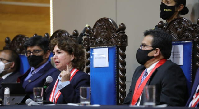 La presidenta del Poder Judicial Elvia Barrios asistió a la ceremonia por el aniversario de la Corte de Arequipa