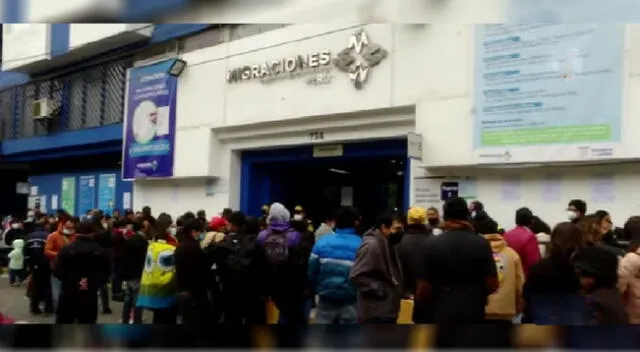 Migraciones: usuarios se amanecen por pasaportes y les postergan citas [VIDEO]