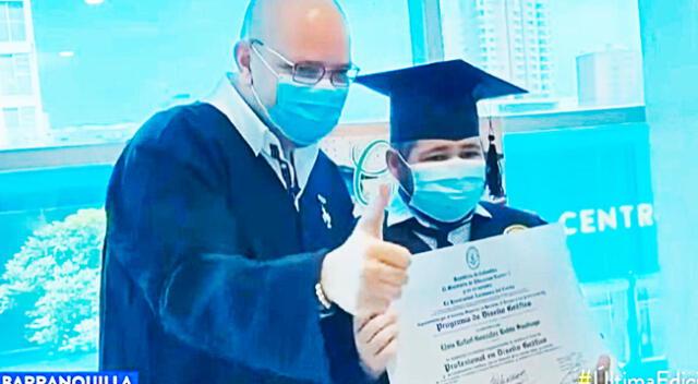 Mauricio Molinares, rector de la Universidad Autónoma del Caribe, no dudó ni un momento en hacerle su graduación en el hospital.