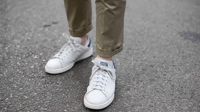 El color más solicitado en ventas de ropa y zapatillas es el blanco.