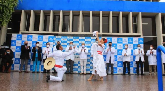 Sabogal: médico y enfermeras celebran fiestas patrias a ritmo de danzas peruanas